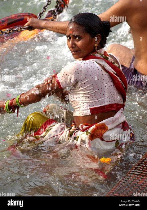 indian aunty bathing Search